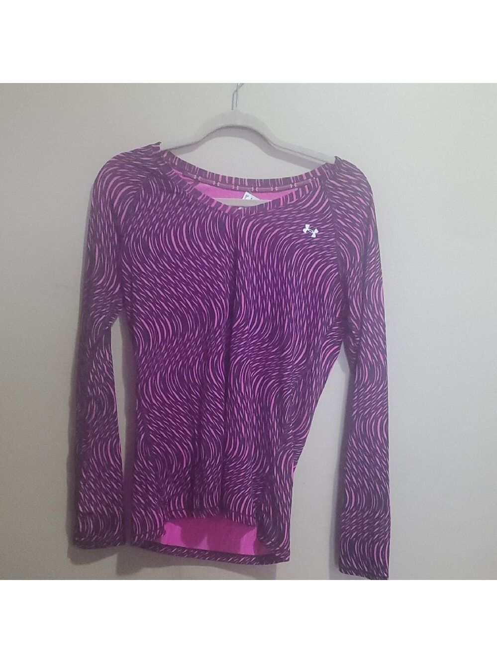 Under Armour Vibrant Pink and Black Patterned Top Size Medium